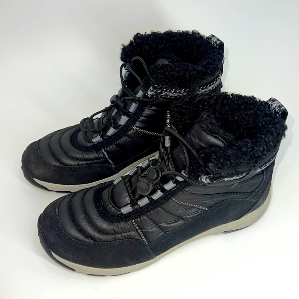 NWOT - MERRELL APPROACH SPORT MID WOMEN'S Size 8 M BLACK WATERPROOF BOOTS